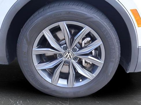 Certified 2023 Volkswagen Tiguan SE image 10