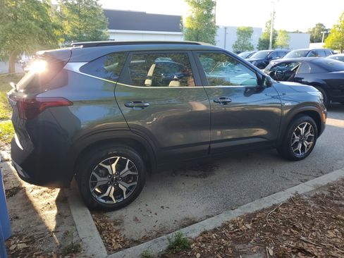 Used 2023 Kia Seltos EX AWD/4WD image 19