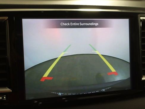 Used 2023 Chrysler Pacifica Touring-L FWD image 42