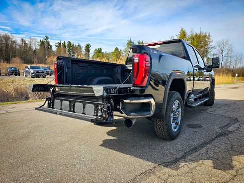 New 2026 GMC Sierra 2500 SLT w/ Max Trailering Package AWD/4WD image 4