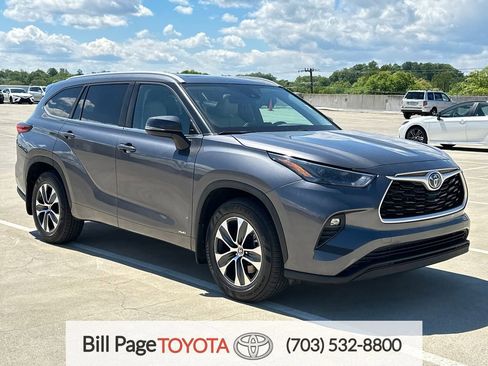 Used 2023 Toyota Highlander XLE image 1