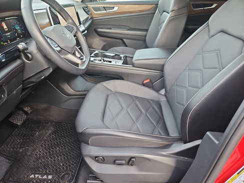 Certified 2024 Volkswagen Atlas SE image 33