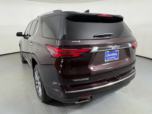 Used 2023 Chevrolet Traverse Premier FWD image 6