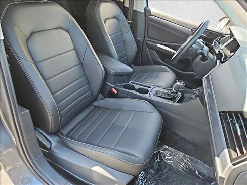 Used 2023 Volkswagen Jetta SE w/ Panoramic Sunroof Package FWD image 19