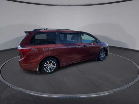 Used 2019 Toyota Sienna XLE w/ XLE Navigation Package image 16