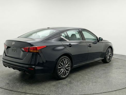 Used 2025 Nissan Altima 2.5 SV image 9