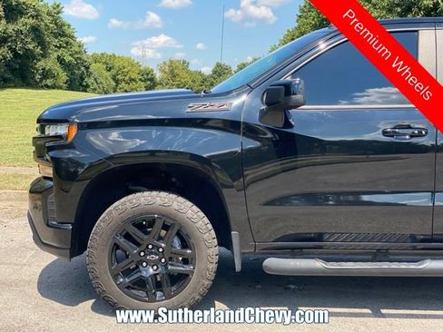 Used 2021 Chevrolet Silverado 1500 LT Trail Boss w/ LPO, Dark Essentials Package AWD/4WD image 10