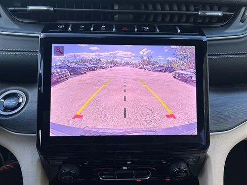 Used 2025 Jeep Grand Cherokee Limited AWD/4WD image 20