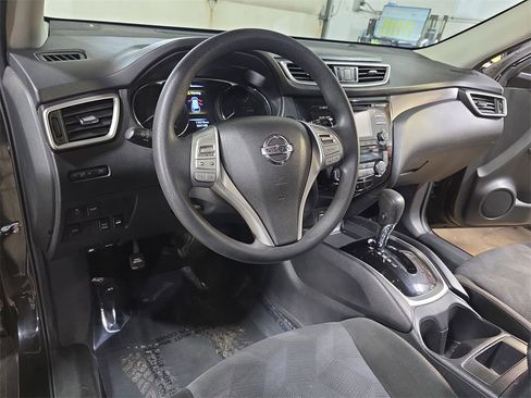 Used 2016 Nissan Rogue SV image 15