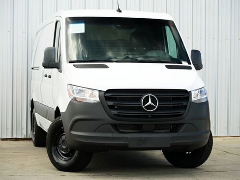 Used 2023 Mercedes-Benz Sprinter 1500 image 4