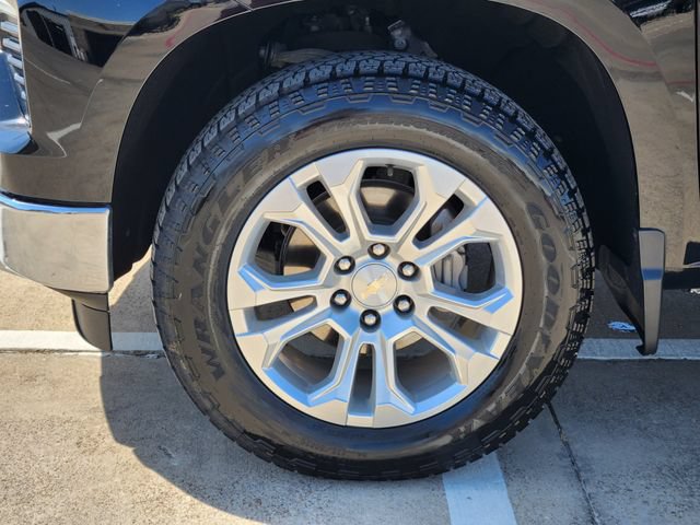 Used 2024 Chevrolet Silverado 1500 LTZ w/ Z71 Off-Road Package AWD/4WD image 17