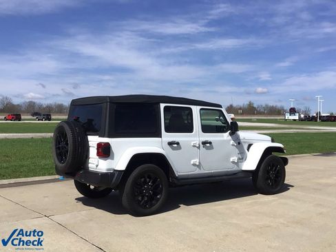 Used 2022 Jeep Wrangler Unlimited Sahara w/ Cold Weather Group image 6