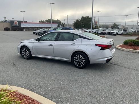 Used 2025 Nissan Altima 2.5 SV FWD image 4