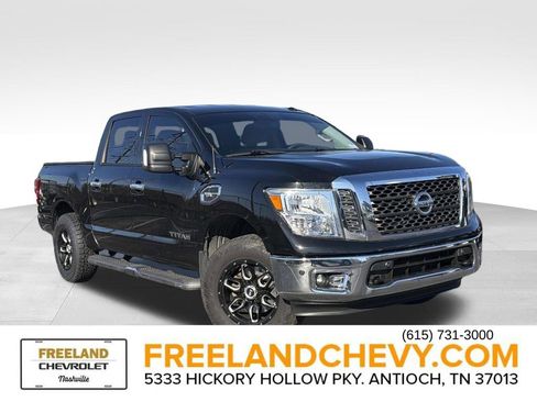Used 2017 Nissan Titan SV image 1