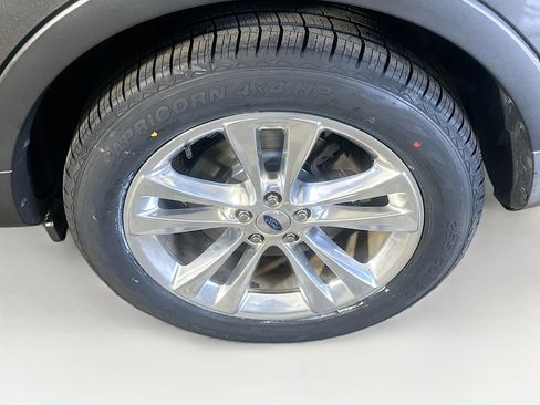 Used 2018 Ford Explorer Limited image 11