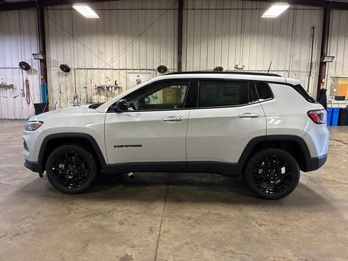 New 2025 Jeep Compass Latitude w/ Sun & Sound Group AWD/4WD image 2