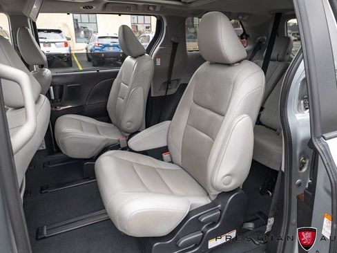 Used 2020 Toyota Sienna Limited image 41