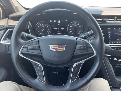Used 2025 Cadillac XT5 Premium Luxury w/ Technology Package AWD/4WD image 16