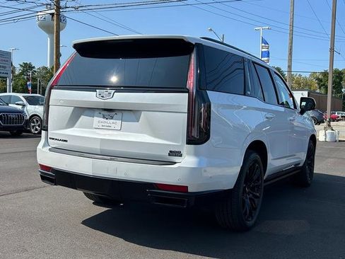 Used 2023 Cadillac Escalade Sport Platinum w/ LPO, ONYX Package image 3