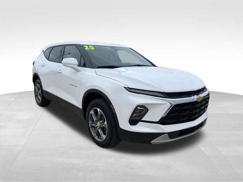 Used 2025 Chevrolet Blazer LT image 9