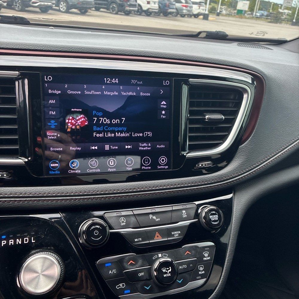 Used 2020 Chrysler Pacifica Limited FWD image 9