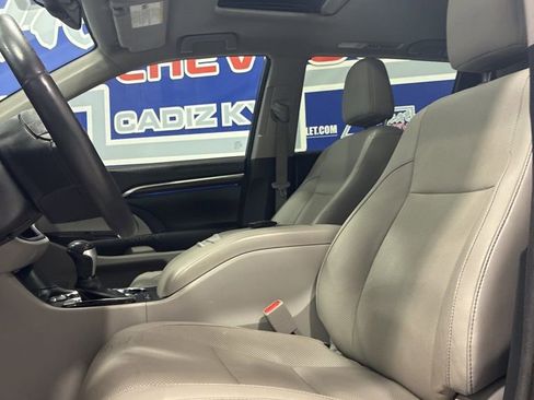 Used 2015 Toyota Highlander Limited image 14