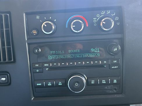 Used 2017 Chevrolet Express 2500 RWD image 35