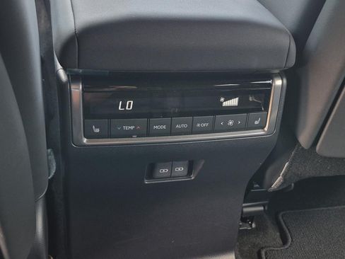 Used 2024 Lexus GX 550 w/ Accessory Package (31) AWD/4WD image 18