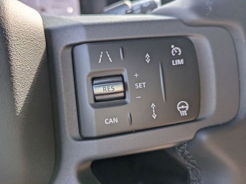 New 2026 Land Rover Defender 110 X-Dynamic SE AWD/4WD image 18