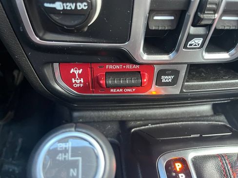 Used 2019 Jeep Wrangler Unlimited Rubicon AWD/4WD image 17