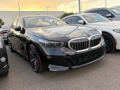 Used 2025 BMW 530i w/ M Sport Package RWD image 3