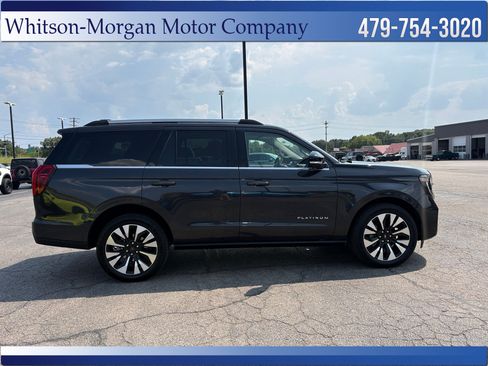 Used 2025 Ford Expedition Platinum w/ Driver's Package AWD/4WD image 5
