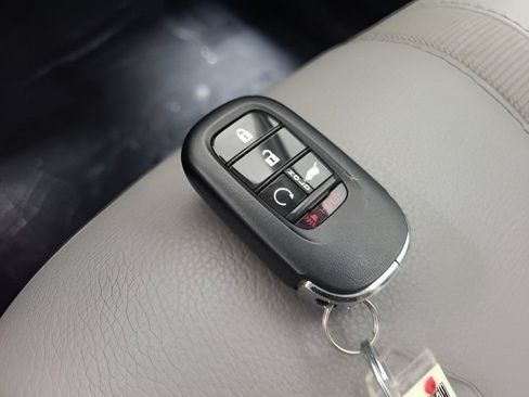 Used 2025 Honda Pilot EX-L image 36