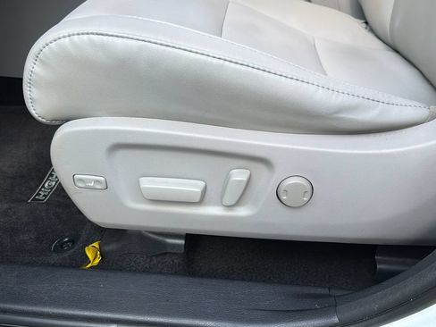 Used 2017 Toyota Highlander XLE FWD image 19