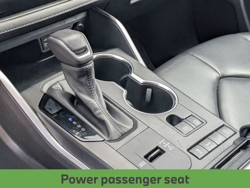 Used 2022 Toyota Highlander XLE FWD image 22