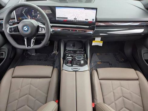 New 2026 BMW 550e xDrive 550e xDrive w/ Premium Package image 15