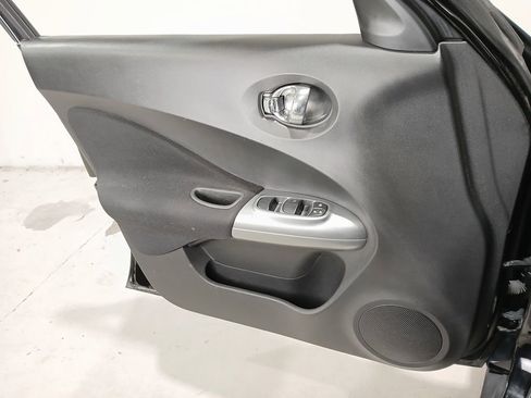 Used 2014 Nissan Juke S FWD image 25