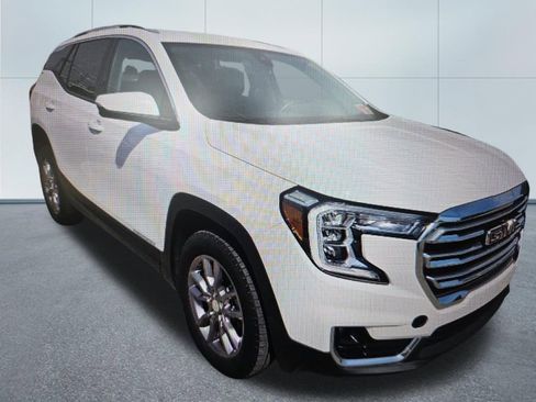 Used 2023 GMC Terrain SLT image 2