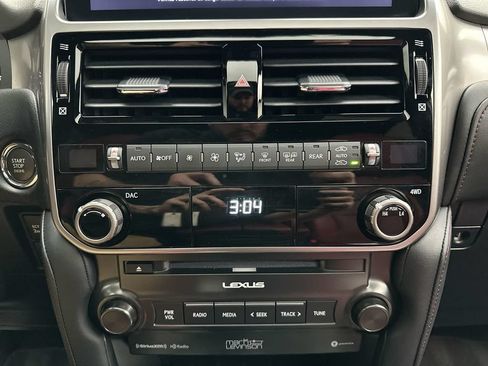 Used 2023 Lexus GX 460 Premium w/ Accessory Package AWD/4WD image 26
