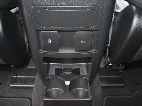 Used 2023 Ford Explorer XLT image 32