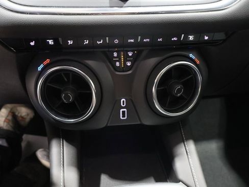 Used 2025 Chevrolet Blazer LT image 28