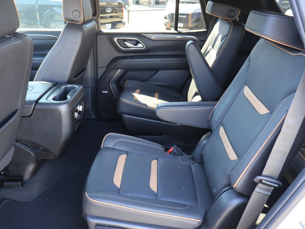 Used 2024 GMC Yukon AT4 w/ AT4 Premium Package AWD/4WD image 9