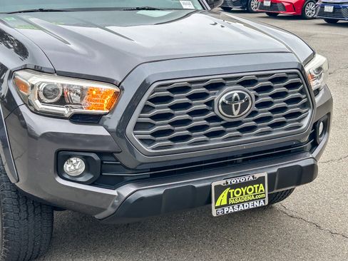 Used 2018 Toyota Tacoma SR5 RWD image 5