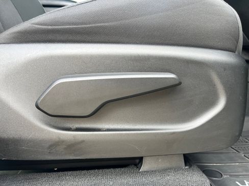 Used 2023 Jeep Grand Cherokee L Laredo image 28