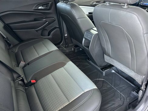 Used 2026 Chevrolet Trax LT w/ LT Convenience Package FWD image 19