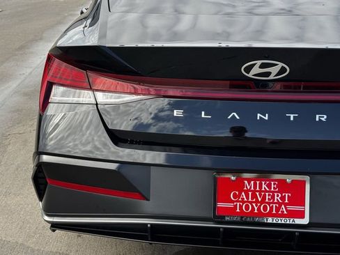 Used 2025 Hyundai Elantra SEL FWD image 10