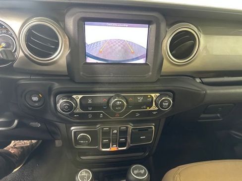 Used 2020 Jeep Wrangler Unlimited Sahara AWD/4WD image 22