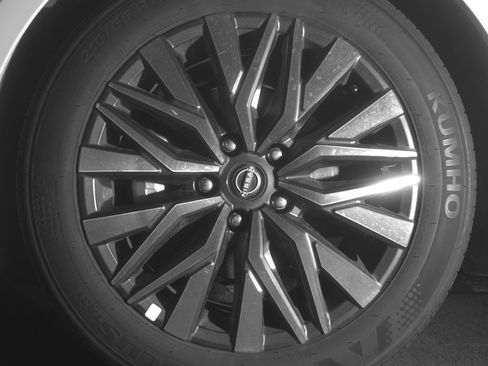 Used 2025 Nissan Altima 2.5 SV FWD image 12