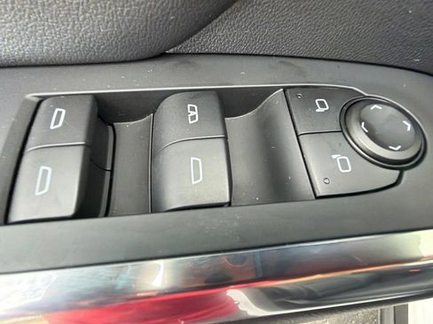 Used 2025 Chevrolet Traverse LT FWD image 30