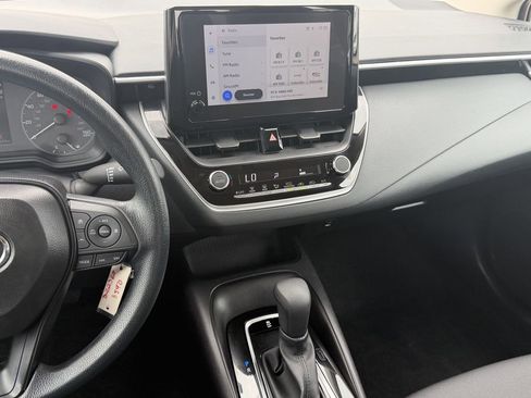 Used 2025 Toyota Corolla LE image 17